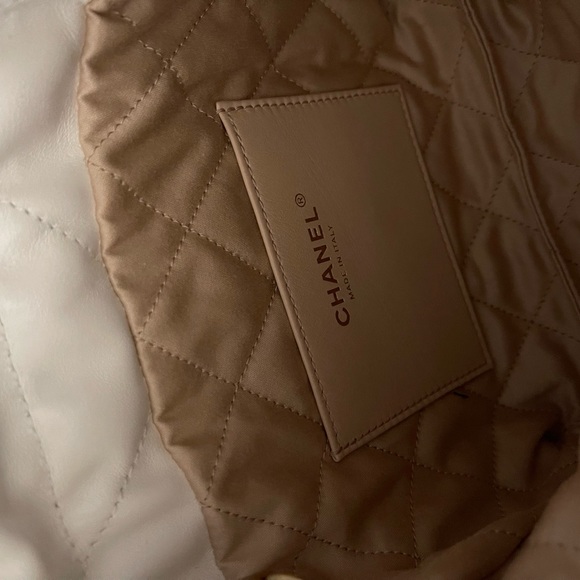 🖤🤍New!! Chanel 22 MINI White!! Full set!! 🤍🖤 - Picture 7 of 11